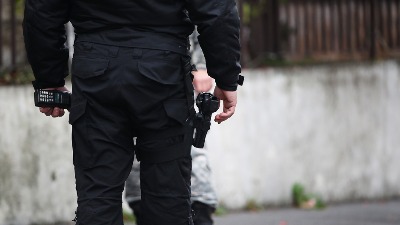 Ubijena jedna osoba u pucnjavi u Vučitrnu, 2 ranjene