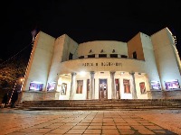 BURA U POZORIŠTU Glumac kaže da mu ponuđeno 10.000 dinara ili odlazak - a šta kaže direktorka?