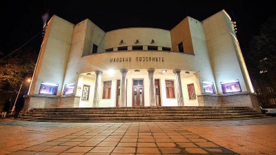 BURA U POZORIŠTU Glumac kaže da mu ponuđeno 10.000 dinara ili odlazak - a šta kaže direktorka?