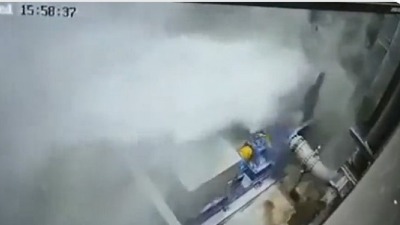 Eksplozija na pumpi u Ziđinu, radnik bio u blizini (VIDEO) Eksplozija na pumpi u Ziđinu, radnik bio u blizini (VIDEO)