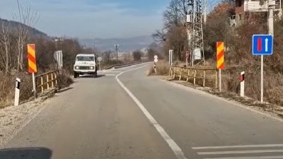Glas iz službenog vozila u Pirotu: Ako si novinar, nisi bog! Marš u... (VIDEO)