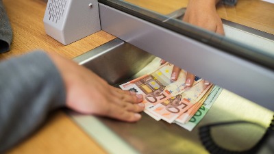 Falsifikovali novčanice, pa ih slali u Evropu
