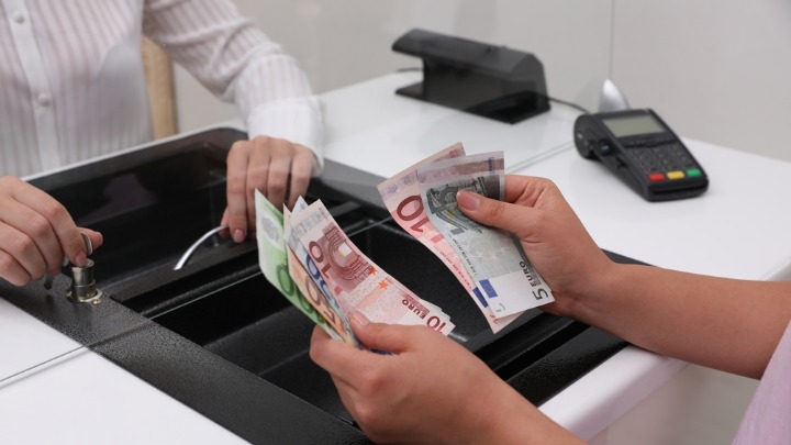 NBS DONELA HITNU MERU Ukinula proviziju u menjačnicama