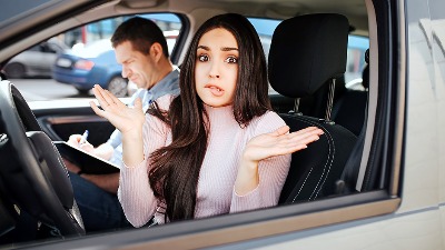 Špijunski trik na vozačkom: Naočare snimaju test, odgovori stižu u uho!