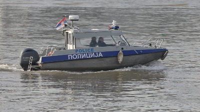 Nesreća na Savi: Čamac udario u gumu punu ljudi, muškarac teško povređen