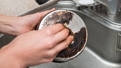 Koliko dugo sredstvo za čišćenje treba da deluje pre brisanja?