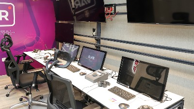 Komične scene u Nemačkoj: Navijači ukrali kabl VAR monitora