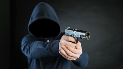 Dečak (16) u Vršcu upucan iz policijskog pištolja?!