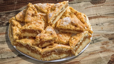 Pita sa suvim grožđem: Savršena za post na vodi Pita sa suvim grožđem: Savršena za post na vodi