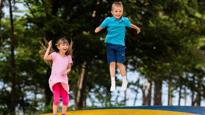 Deca rastu više tokom škole, nego za raspust Deca rastu više tokom škole, nego za raspust
