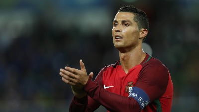Ronaldo bi mogao da zameni Levandovskog u Bajernu!
