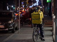 Glovo dostavljači brljaju po poručenoj hrani (FOTO, VIDEO)