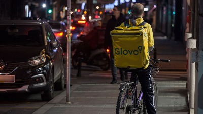 Glovo dostavljači brljaju po poručenoj hrani (FOTO, VIDEO)