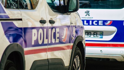 Učenik (14) nožem ubio službenicu škole i ranio policajca