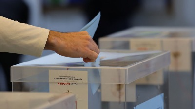 PANIKA: Naprednjak polomio glasačku kutiju