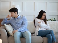 Tri znaka ignorišu crveni alarm u vezi