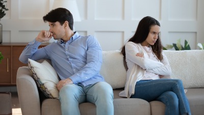 Tri znaka ignorišu crveni alarm u vezi