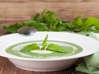 Kopriva kao prirodni saveznik protiv anemije i alergija: Recept za hranljivu čorbu koja čisti organizam