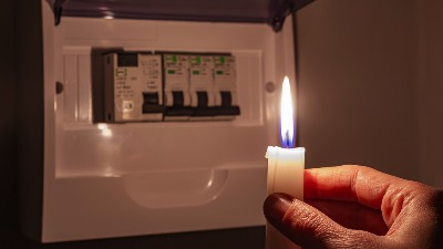 Ako vam nestane struja u domu, probajte ova 4 trika (VIDEO) Ako vam nestane struja u domu, probajte ova 4 trika (VIDEO)