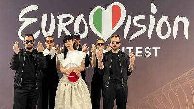 "Sve pršti, borba sa sobom": Konstrakta pred nastup