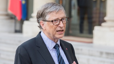 Bil Gejts otkriva: Samo OVE 3 profesije će preživeti veštačku inteligenciju