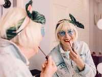 Žene 50 plus zbog greške u šminkanju izgledaju starije