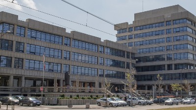 Presuda Višeg suda u Beogradu za tekst "Koga sve Vučić prima u SNS raširenih ruku?"