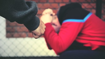 Osmaku slomljen nos u tuči kod škole u Smederevu