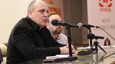 Opozicioni političar: Studenti pucaju sebi u koleno i daju autogolove (VIDEO)