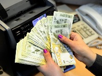Roditeljima osnovaca i srednjoškolaca 20.000 dinara pomoći