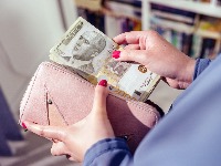 Beograđanka za mesec dana uštedela 120.000 dinara! Ovo je njen PLAN - mužu naplaćivala jednu STVAR 
