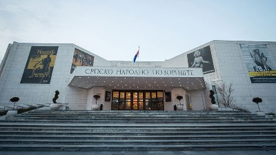 Kobre sprečile studenta da uđe u SNP, glumci se izvinili: "Vukašine, ovo je i tvoje pozorište" (VIDEO)