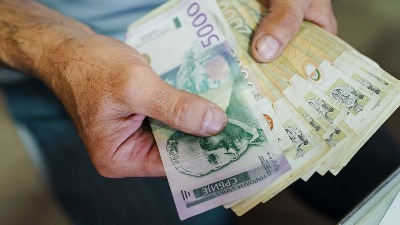 Evo ko ima najveće plate u Srbiji Evo ko ima najveće plate u Srbiji