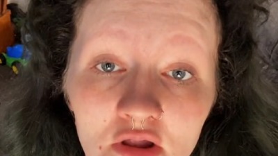 Žena bez zuba i obrva se pretvara u lepoticu (VIDEO)