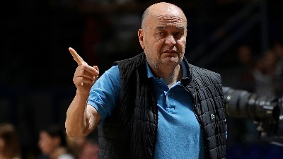 Duško Vujošević BMW-om udario 2 vozila i zid lokala