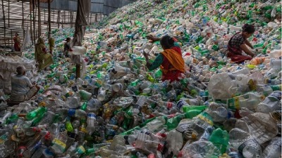 Majka skupljala flaše da ga prehrani, danas je uzeo 100 miliona evra Majka skupljala flaše da ga prehrani, danas je uzeo 100 miliona evra