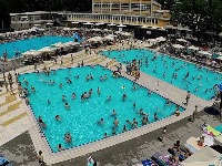 UŽAS na Zvezdari: Uhapšen manijak koji je fotografisao devojčice na bazenu!