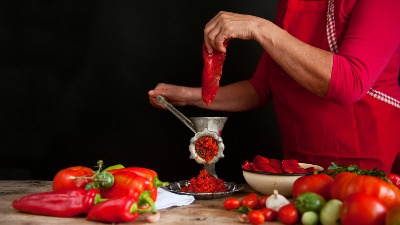 Recept za ajvar star 200 godina: Leskovčani ga prave od samo 3 sastojka