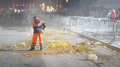 Gradonačelnik Šapić ne zna, ali proveriće : Da li je radnicima "Čistoće" plaćeno za odlazak na skup SNS?!