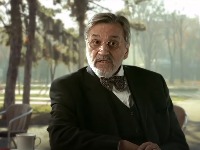 Decenija bez Dragana Nikolića: Atelje 212 izložbom "Dostojanstvo je mera stvari" čuva sećanje na večitog dečaka srpskog glumišta