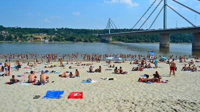 Dunav poplavio deo Štranda u Novom Sadu