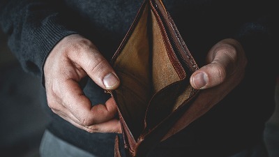 Rođeni na ove datume uvek imaju PROBLEMA sa PARAMA: Neki ga rasipaju, drugi ga nikada nemaju