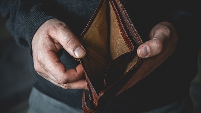 Na pragu rizika od siromaštva 2,5 miliona građana Srbije