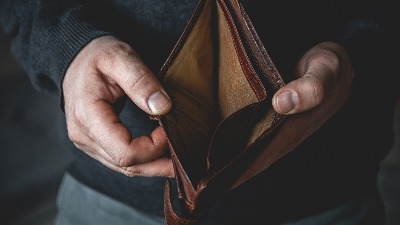 Zašto su mladi u najvećem riziku od siromaštva?
