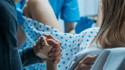  Nema više rutinske klizme, epiziotomije, indukcije i pritiskanja stomaka: Prvi put napravljen sveobuhvatni nacionalni vodič