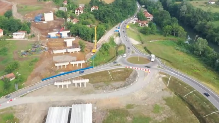 Kineski CCCC kazniće radnika zbog zatrpavanja starih guma na auto-putu u izgradnji