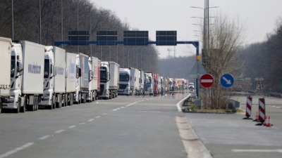 Teretnjaci na Batrovcima na izlazu iz Srbije čekaju 12 sati