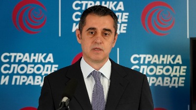 Nikezić: Vlada Srbije opet sve radi naopako
