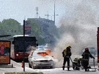 Zapalio se auto na Tošinom bunaru (VIDEO)