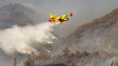 Pao helikopter koji je gasio požar: Poginule dve osobe